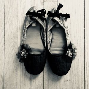 Simply Vera black flats or slippers